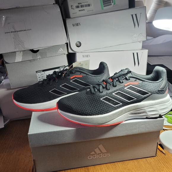 Ladies Adidas Sneaker - Picture 2 of 9